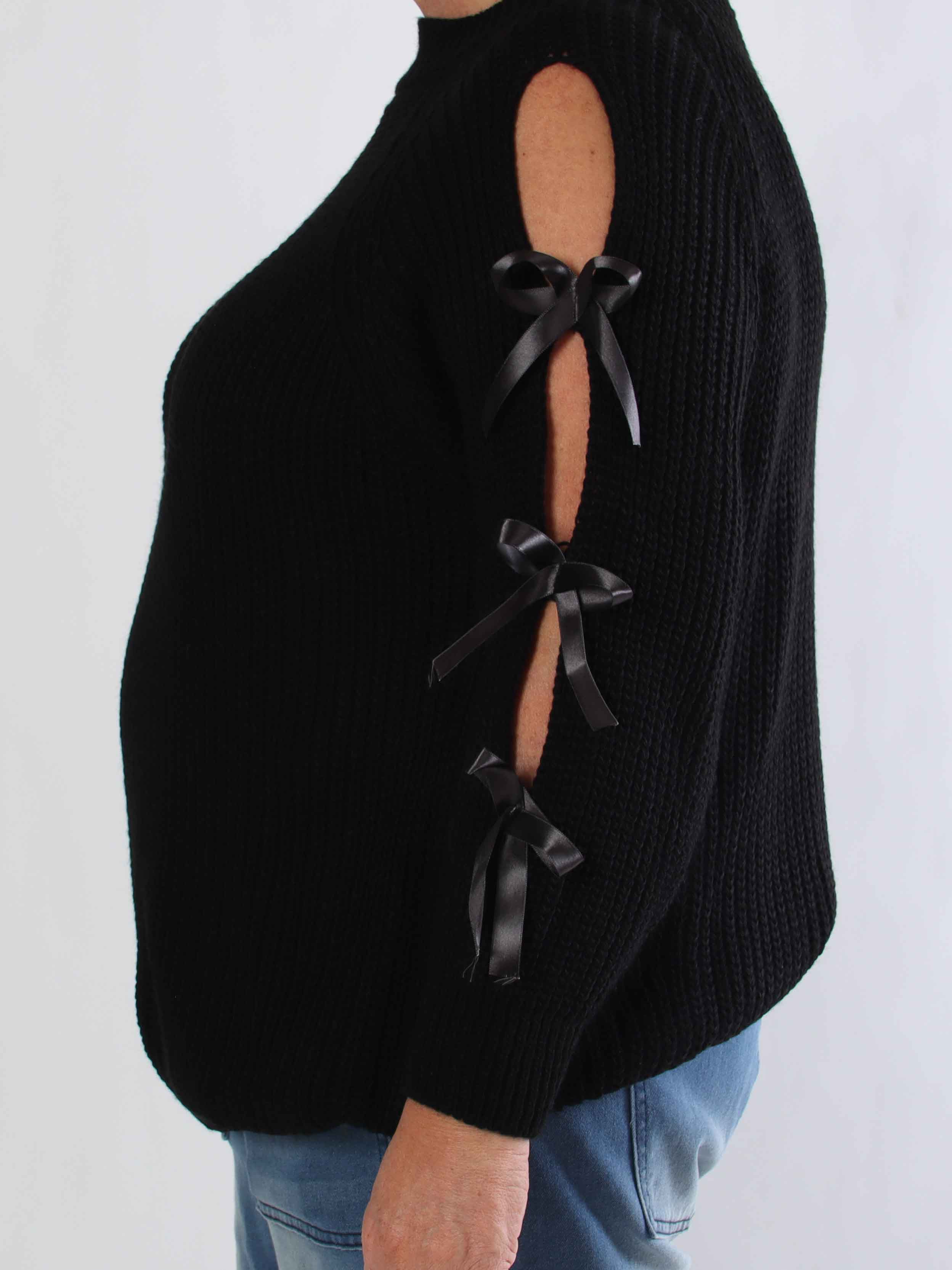 Birtha - Plus size strikbluse med små åbninger og sløjfer på ærmet